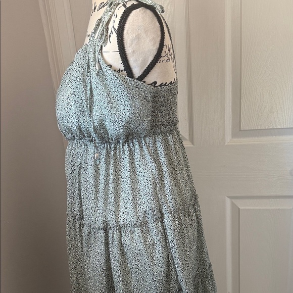 Sleeveless Dress - Picture 10 of 13